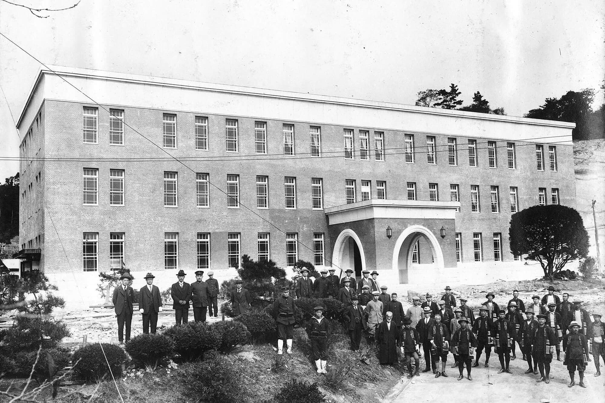 海軍横須賀鎮守府庁舎(現 在日米海軍司令部庁舎)